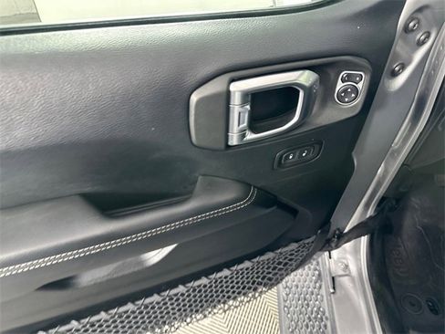 Used 2018 Jeep Wrangler Unlimited Sahara image 22