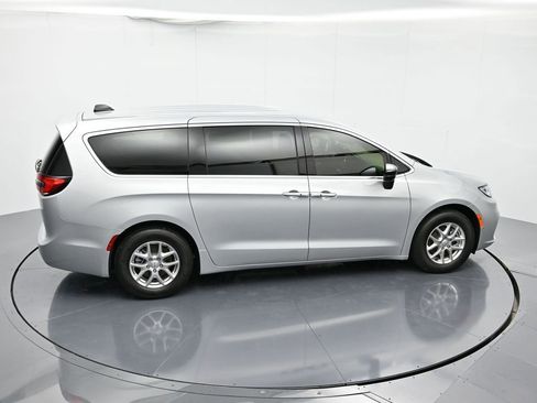 New 2026 Chrysler Pacifica Select image 29