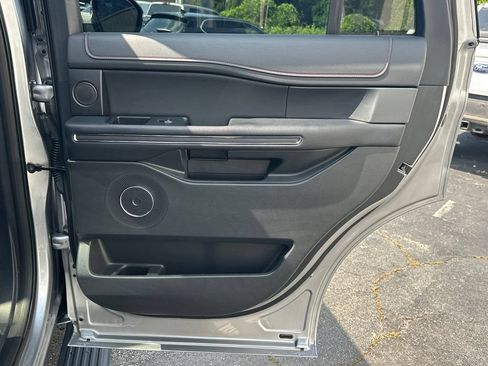 Used 2023 Ford Expedition Limited RWD image 17