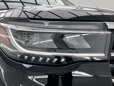 Certified 2025 Ford Explorer Active w/ Active Comfort Package AWD/4WD image 30