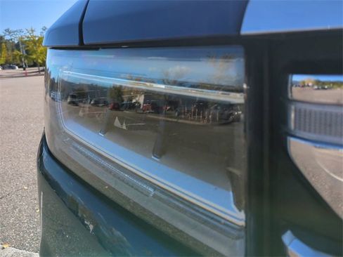 Used 2023 GMC Acadia SLT image 10