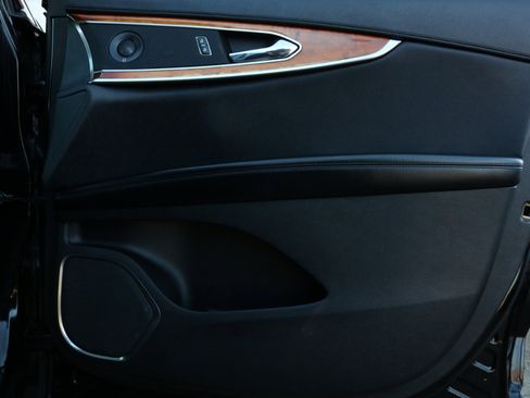 Used 2019 Lincoln Nautilus Reserve image 41