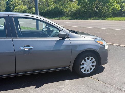 Used 2016 Nissan Versa SV FWD image 5