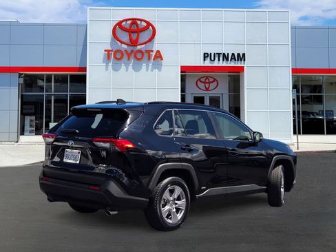 Used 2025 Toyota RAV4 XLE w/ Convenience Package image 4