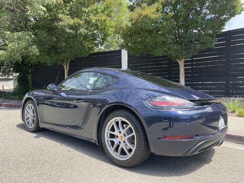 Used 2018 Porsche 718 Cayman RWD image 1