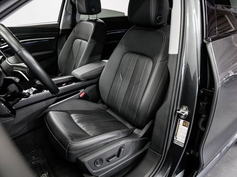 Used 2021 Audi e-tron Premium Plus w/ Premium Plus Package AWD/4WD image 21