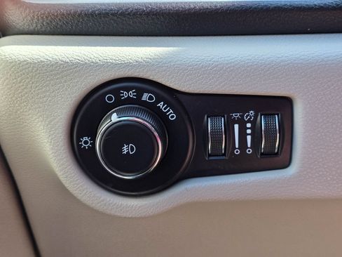 Used 2022 Chrysler Pacifica Touring-L AWD/4WD image 24