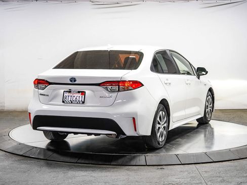 Certified 2021 Toyota Corolla LE FWD image 4