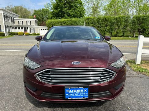 Used 2018 Ford Fusion SE FWD image 2