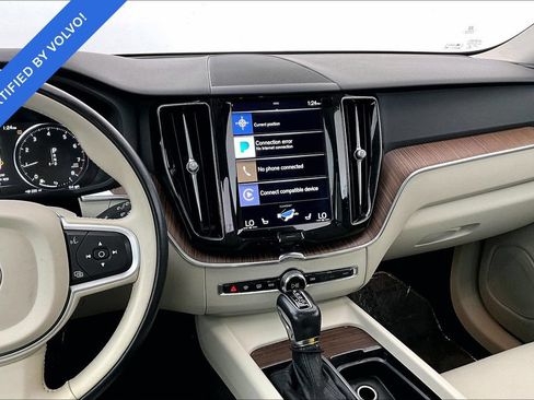 Used 2021 Volvo XC60 T6 Momentum AWD/4WD image 7