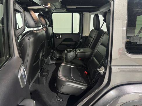 Used 2019 Jeep Wrangler Unlimited Sahara w/ Uconnect 4C Nav & Sound Group AWD/4WD image 20