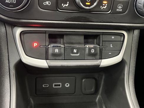 Certified 2023 GMC Terrain SLE w/ Driver Convenience Package image 24