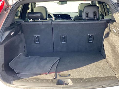 Used 2024 Cadillac XT4 Luxury w/ Cold Weather Package image 8