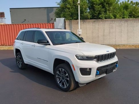 Used 2023 Jeep Grand Cherokee Overland AWD/4WD image 8