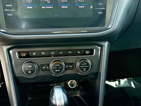 Used 2021 Volkswagen Tiguan SE w/ Panoramic Sunroof Package FWD image 15