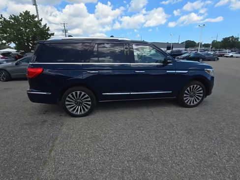 Used 2018 Lincoln Navigator Reserve w/ Technology Package AWD/4WD image 3