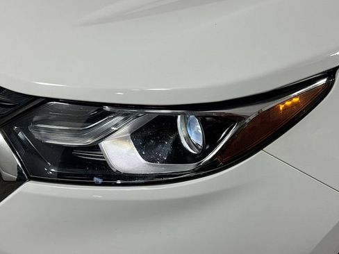 Used 2021 Chevrolet Equinox LT image 3