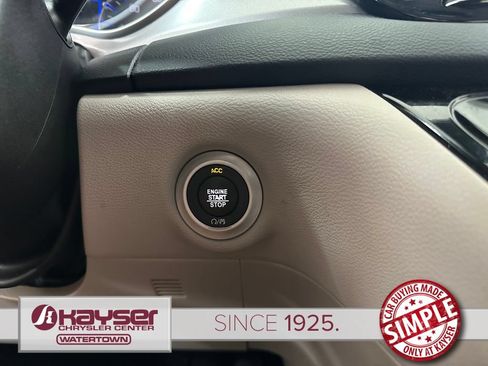 Used 2020 Chrysler Pacifica Touring-L FWD image 20
