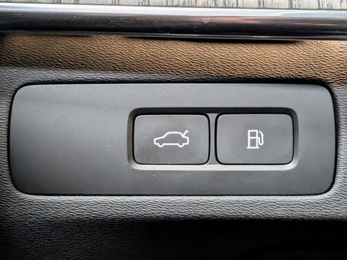 Used 2025 Volvo XC90 T8 Ultra w/ Protection Package Premier image 37