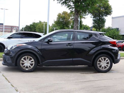 Used 2019 Toyota C-HR LE FWD image 3
