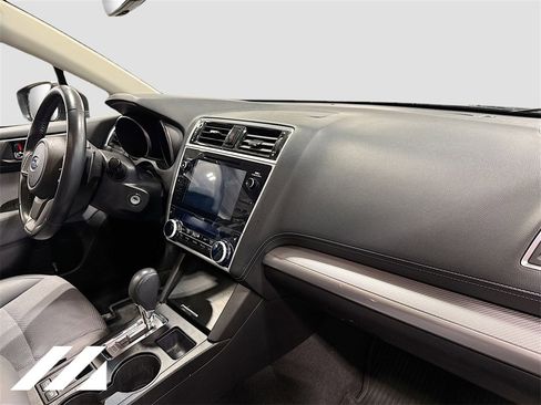 Used 2019 Subaru Outback 2.5i Premium image 32