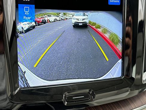 Used 2022 Volvo XC60 B5 Momentum w/ Advanced Package AWD/4WD image 19