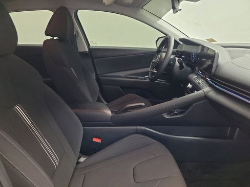 Used 2024 Hyundai Elantra SEL image 21