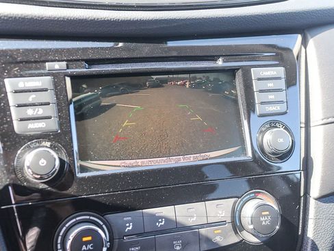 Used 2019 Nissan Rogue S w/ Special Edition Package FWD image 32