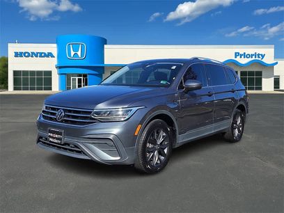 Used 2022 Volkswagen Tiguan SE w/ Panoramic Sunroof Package