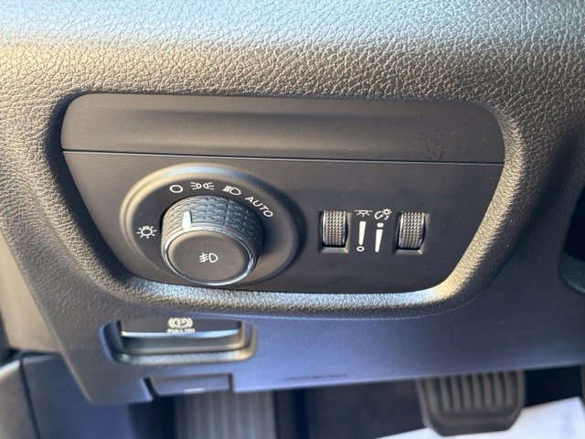 Used 2023 Jeep Grand Cherokee Limited AWD/4WD image 26