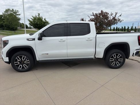 Used 2025 GMC Sierra 1500 AT4 w/ AT4 Premium Package AWD/4WD image 4