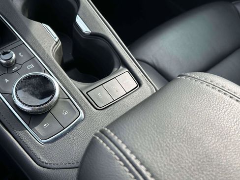 Used 2024 Cadillac XT4 Premium Luxury image 33