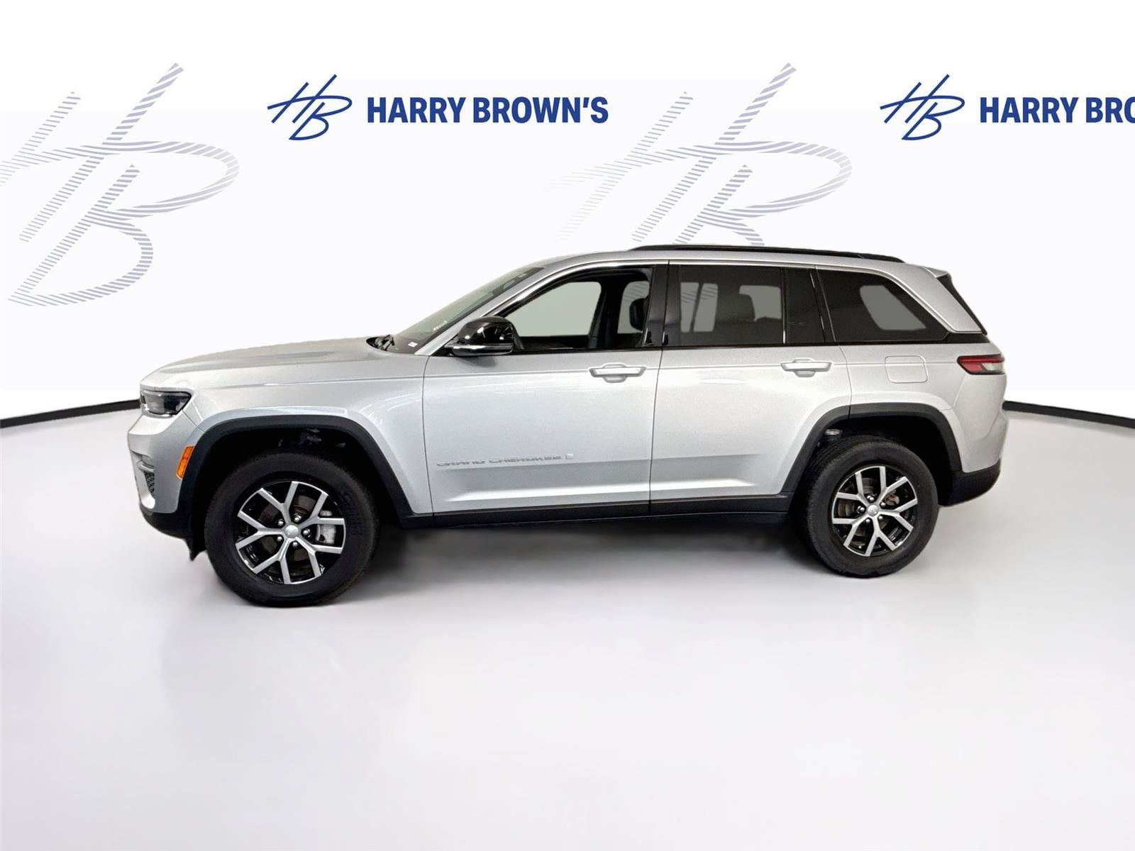 Used 2024 Jeep Grand Cherokee Limited w/ Trailer Tow Package AWD/4WD image 28