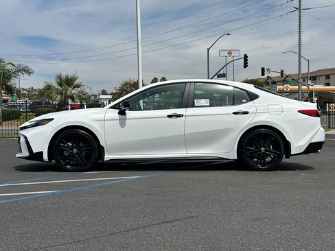 New 2026 Toyota Camry Hybrid image 2