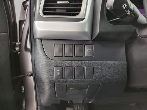 Used 2014 Toyota Highlander XLE image 11