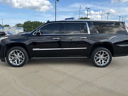 Used 2019 Cadillac Escalade ESV Premium Luxury AWD/4WD image 4