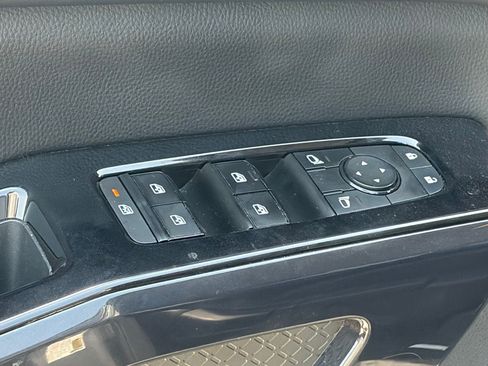 Used 2022 Nissan Pathfinder S FWD image 6