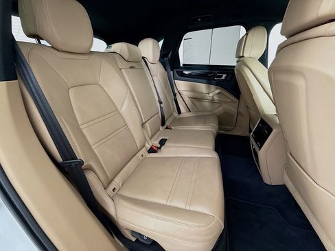 Certified 2023 Porsche Cayenne image 28