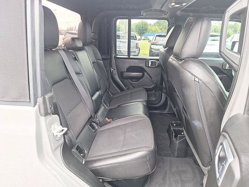 Used 2023 Jeep Gladiator Sport AWD/4WD image 22
