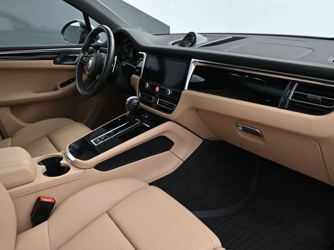 Certified 2023 Porsche Macan Turbo image 14