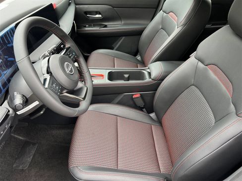 New 2025 Nissan Kicks SR w/ SR Premium Package FWD image 20