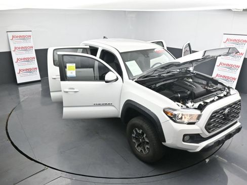 Used 2022 Toyota Tacoma TRD Off-Road w/ Technology Package image 38