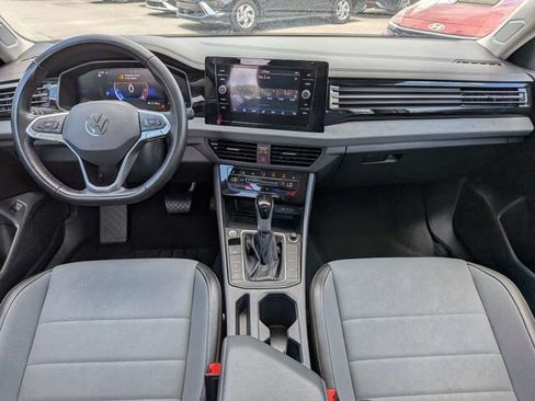 Used 2025 Volkswagen Jetta SE FWD image 15