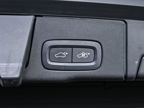 Used 2023 Volvo XC60 B5 Ultimate w/ Climate Package FWD image 33