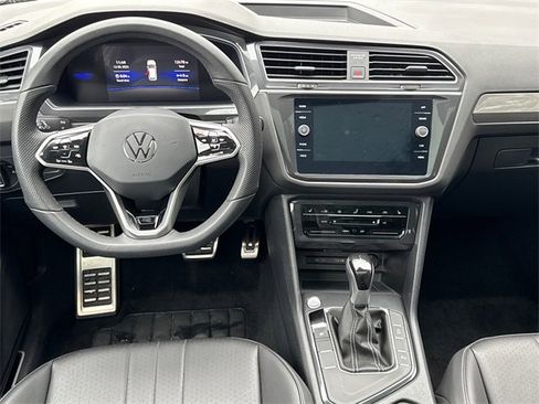 Certified 2024 Volkswagen Tiguan SE R-Line image 23