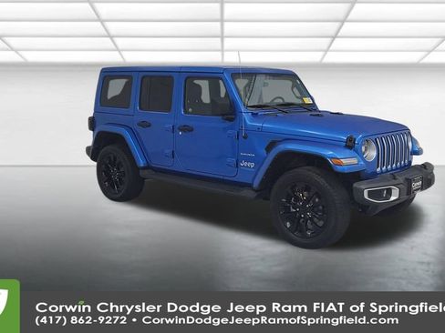 Used 2021 Jeep Wrangler Unlimited Sahara w/ Cold Weather Group image 17