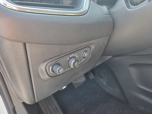 Used 2021 Chevrolet Equinox LT FWD image 24