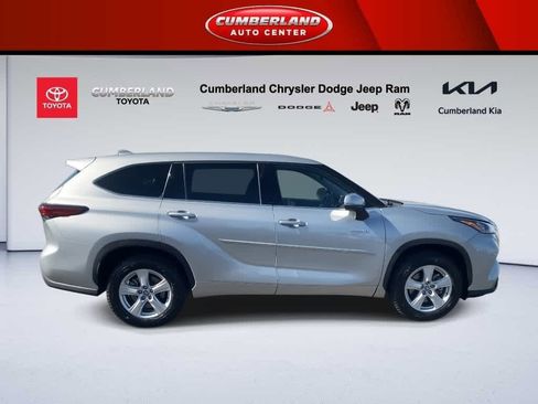 Used 2020 Toyota Highlander LE image 9