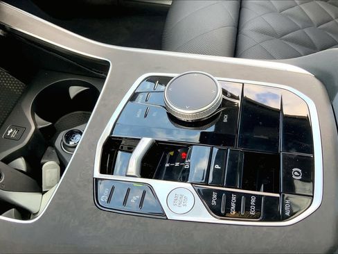 New 2025 BMW X5 sDrive40i w/ Climate Comfort Package image 7