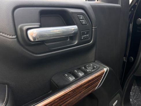 Used 2019 Chevrolet Silverado 1500 High Country image 11